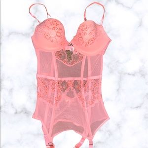 Victoria’s Secret lingerie top 34C NWT 🍑